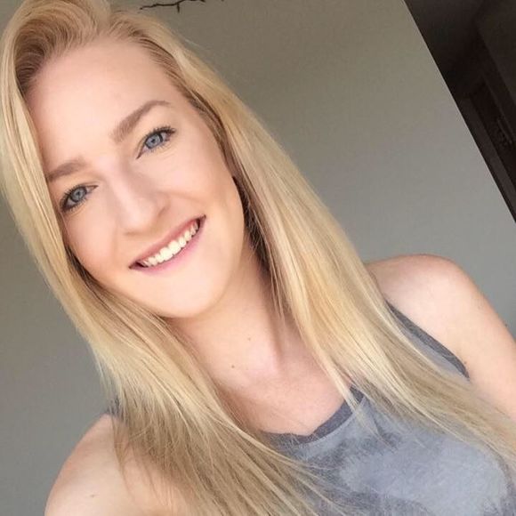 Meet your Posher, Nicole - Picture 1 of 1